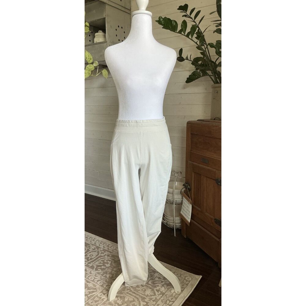 Fabletics Cream Jogger High Waisted with Pockets size xs